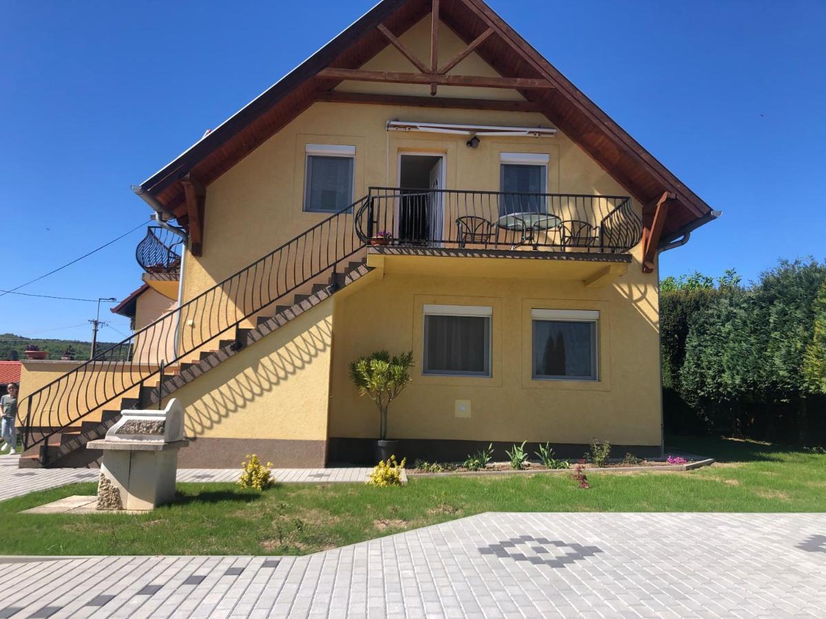 Apartamento Laura-Haus Vonyarcvashegy Exterior foto